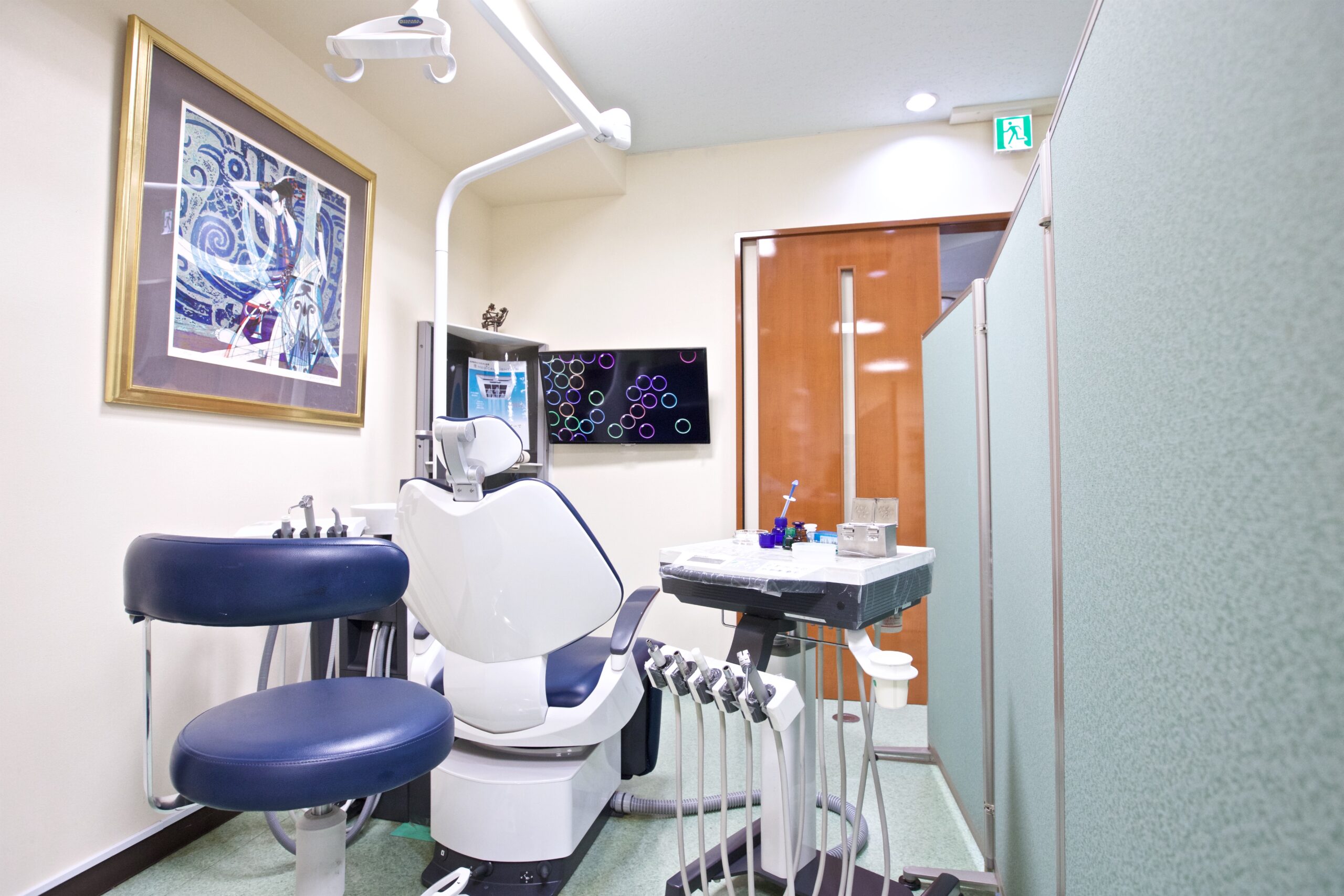 清潔感のある歯科医院の診療室